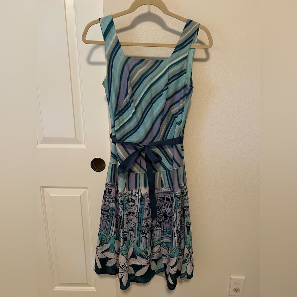 Dress with city design. Size 6.